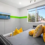 C- Vibrant And Glam Noho Pad Near U-Studios And H-Sign