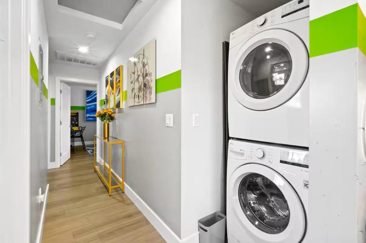 Apartment C- Vibrant And Glam Noho Pad Near U-Studios And H-Sign *