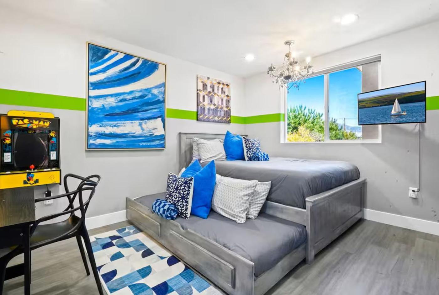 C- Vibrant And Glam Noho Pad Near U-Studios And H-Sign Apartment